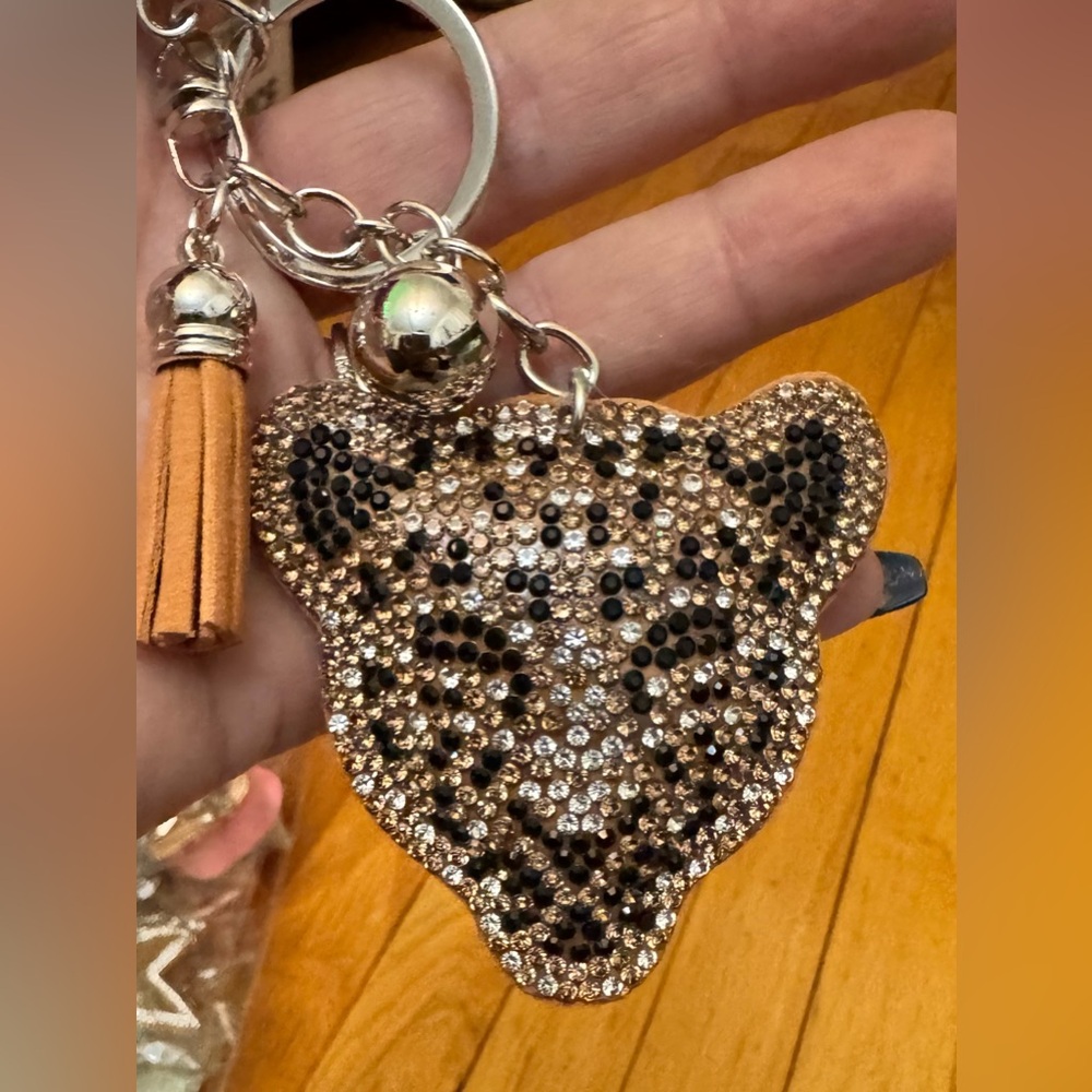 Rhinestone Cheetah NEW keychain/bag charm - Picture 1 of 3
